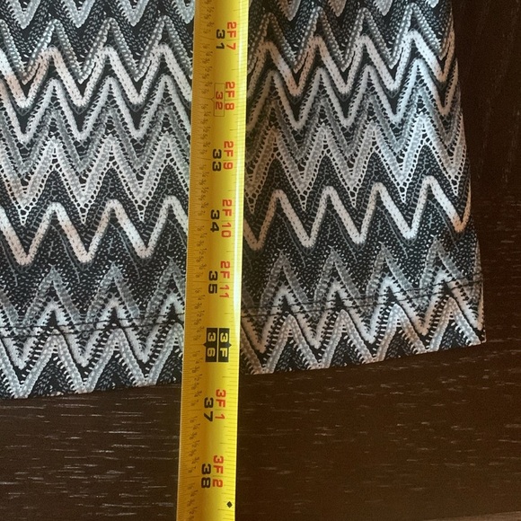 Emma & Michelle women’s white gray chevron midi dress pockets size 8 casual - Picture 16 of 16